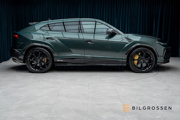 Lamborghini Urus 5 of 5