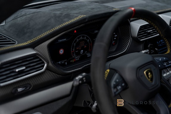 Lamborghini Urus 24 of 30