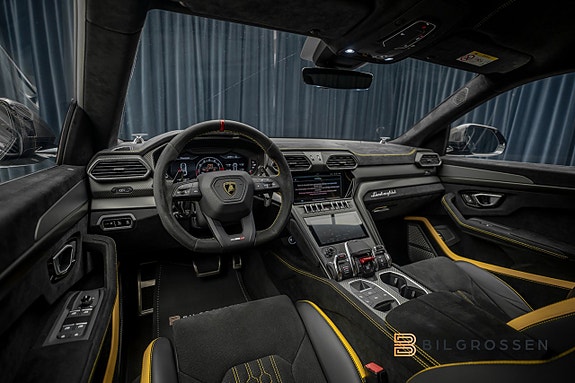 Lamborghini Urus 18 of 30