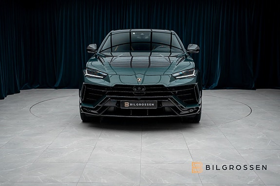 Lamborghini Urus 7 of 30