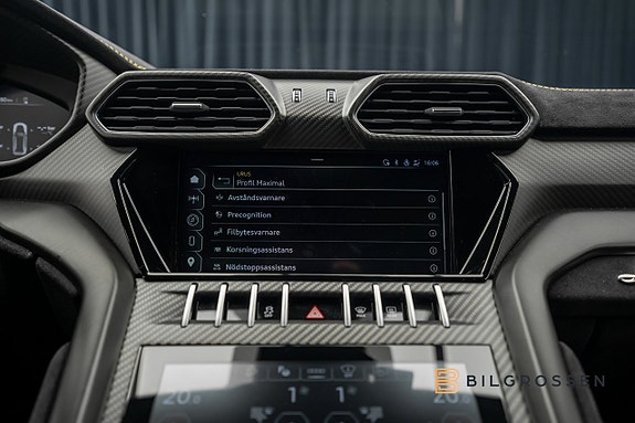 Lamborghini Urus 30 of 30