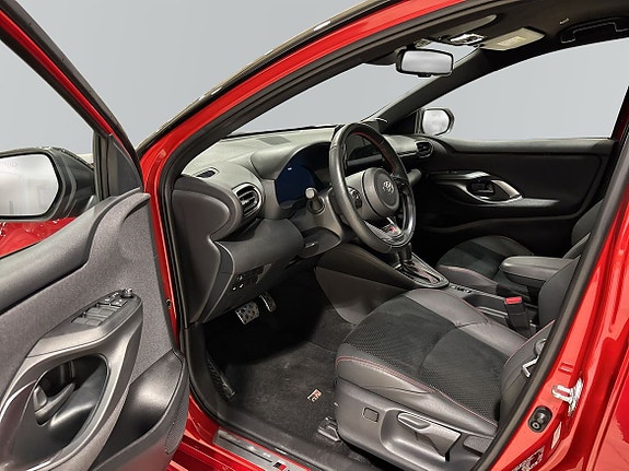 Toyota Yaris 12 of 25