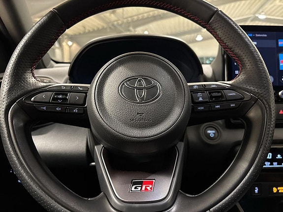 Toyota Yaris 14 of 26