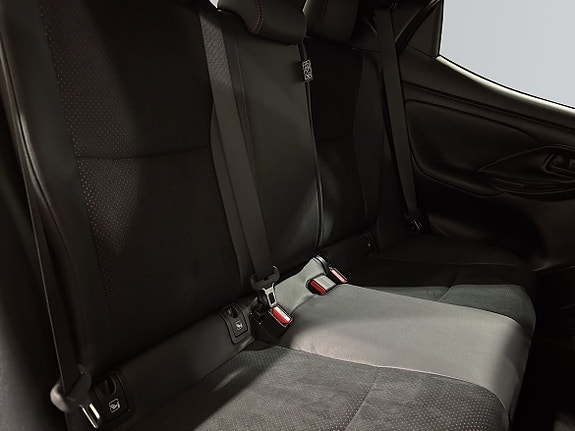 Toyota Yaris 8 of 26