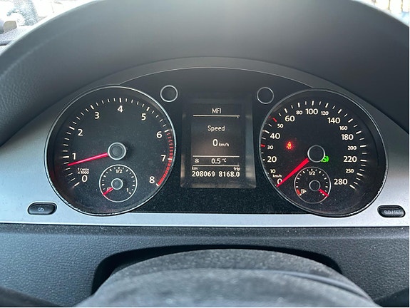 Volkswagen Passat 3 of 3
