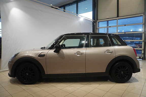 MINI Cooper 4 of 5