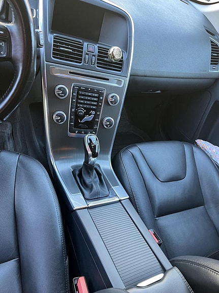 Volvo XC60 10 of 14