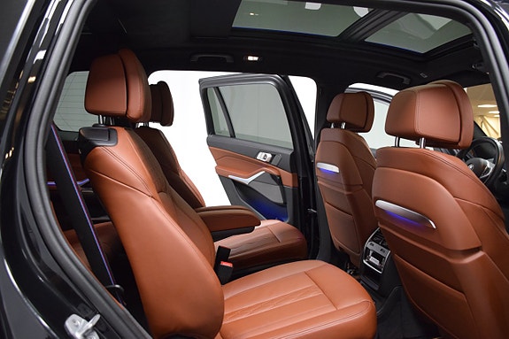 BMW X7 25 of 30