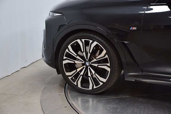 BMW X7 30 of 30