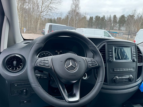 Mercedes-Benz eVito 112 2 of 5