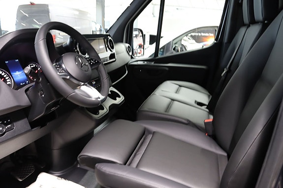 Mercedes-Benz Sprinter 319 9 of 12