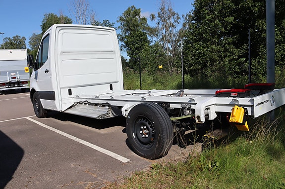Mercedes-Benz eSprinter 420 2 of 5