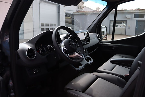 Mercedes-Benz Sprinter 319 8 of 11