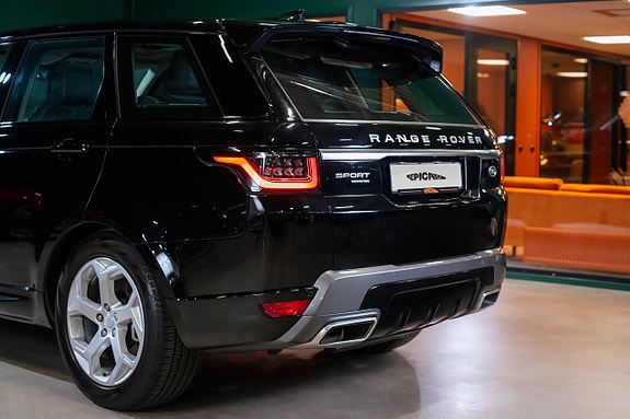 Land Rover Range Rover Sport 4 of 5