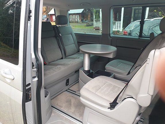Volkswagen Multivan 2 of 5