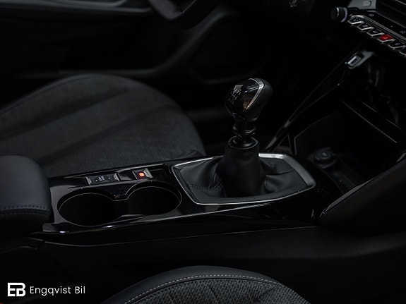 Peugeot 2008 25 of 27