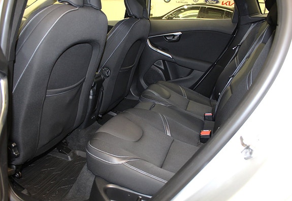 Volvo V40 13 of 19
