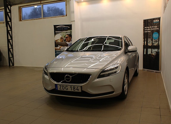 Volvo V40 4 of 19
