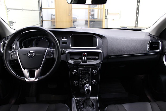 Volvo V40 11 of 19