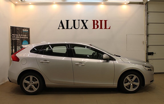 Volvo V40 9 of 19