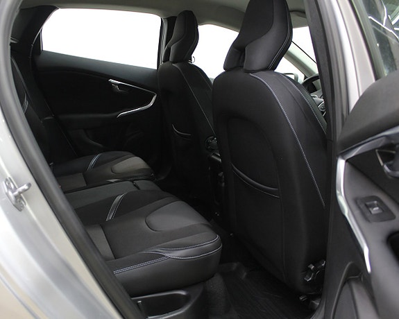 Volvo V40 15 of 19