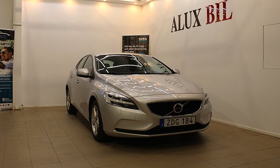 Volvo V40 2 of 19
