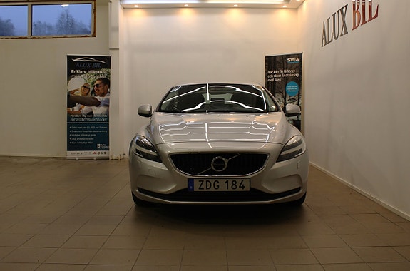 Volvo V40 3 of 19