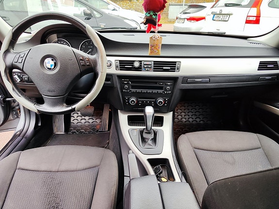BMW 325i 9 of 13