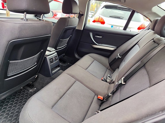 BMW 325i 11 of 13