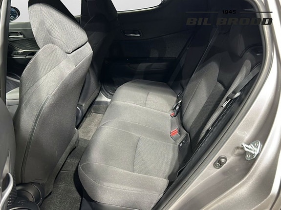 Toyota C-HR 9 of 14