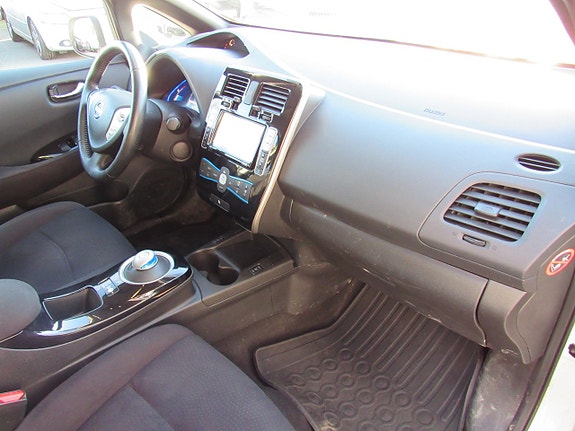 Nissan Leaf 9 of 14