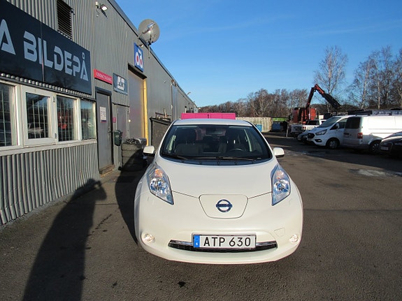Nissan Leaf 3 of 14
