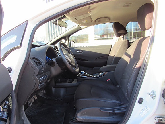 Nissan Leaf 12 of 14
