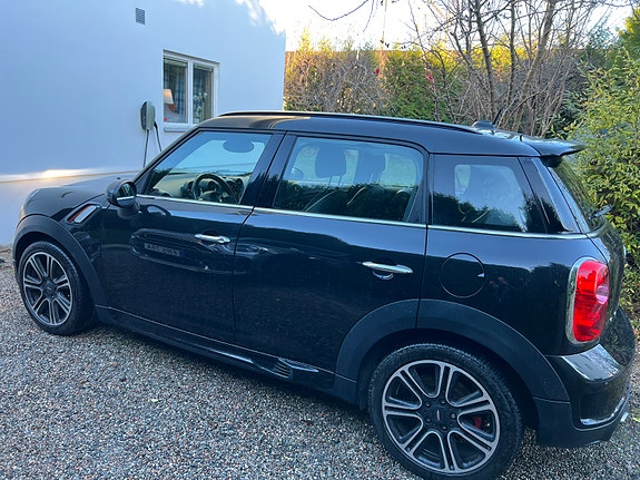 MINI John Cooper Works 2 of 5
