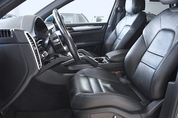Porsche Cayenne S 9 of 29