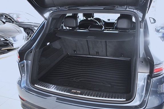 Porsche Cayenne S 5 of 5