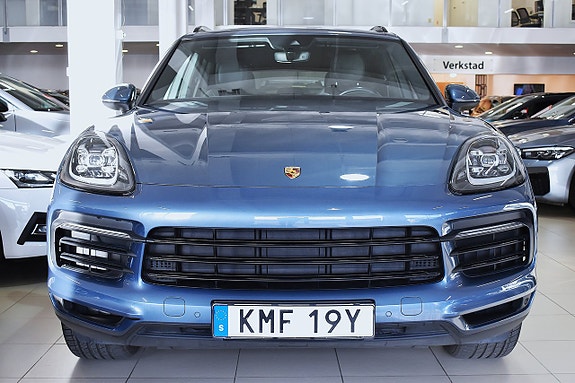 Porsche Cayenne S 2 of 5