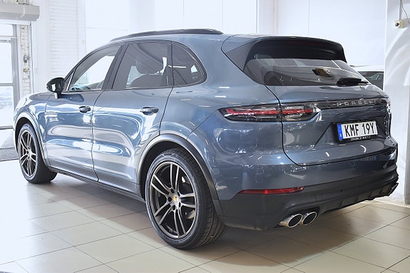 Porsche Cayenne S 3 of 5