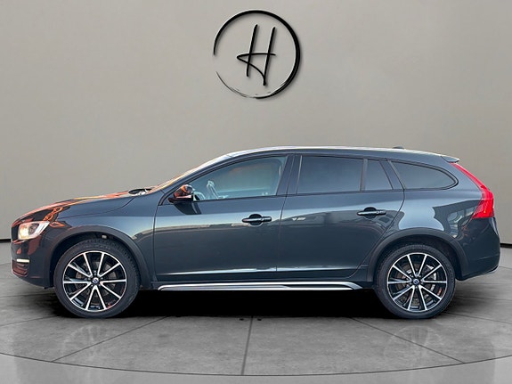 Volvo V60 Cross Country 6 of 30
