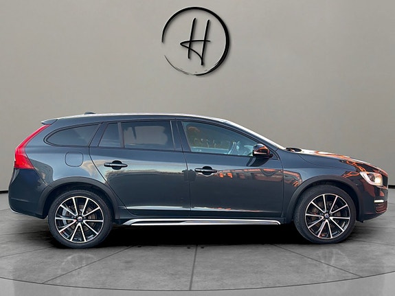 Volvo V60 Cross Country 5 of 5