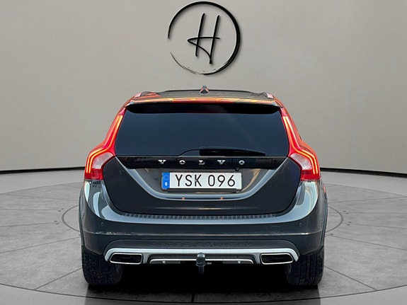 Volvo V60 Cross Country 4 of 5