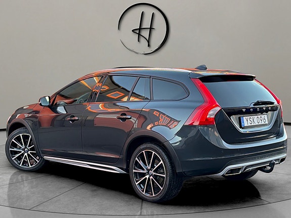 Volvo V60 Cross Country 8 of 30