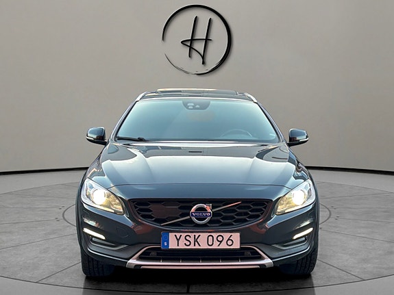 Volvo V60 Cross Country 3 of 5
