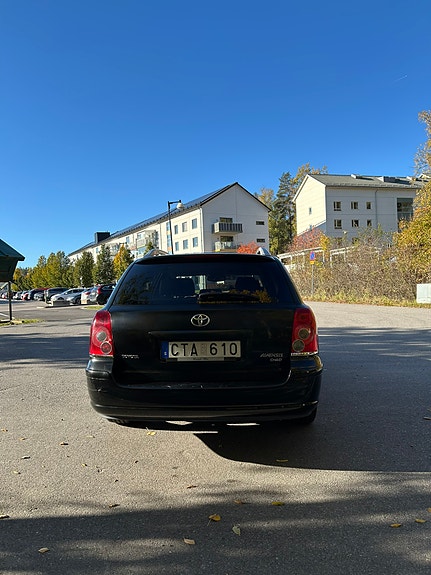 Toyota Avensis 4 of 14
