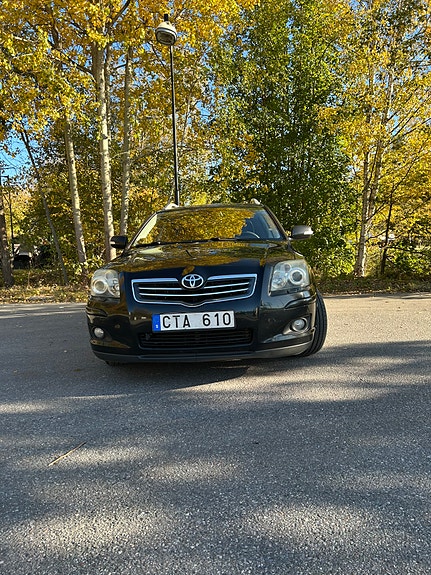Toyota Avensis 2 of 14