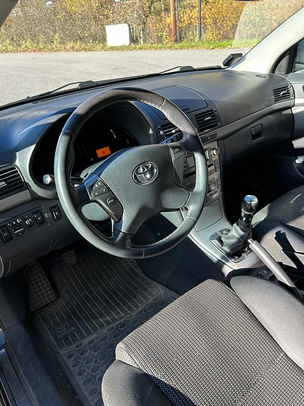 Toyota Avensis 8 of 14