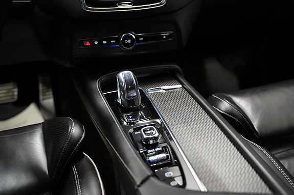 Volvo XC90 16 of 28