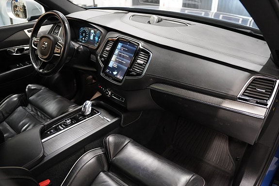 Volvo XC90 10 of 28
