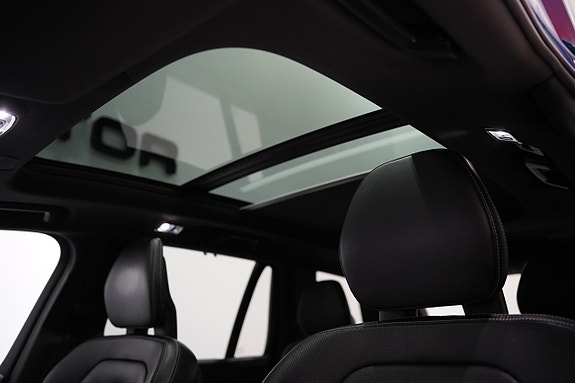 Volvo XC90 8 of 28