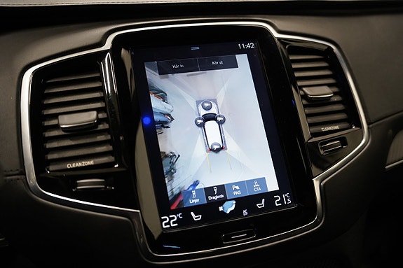 Volvo XC90 18 of 28